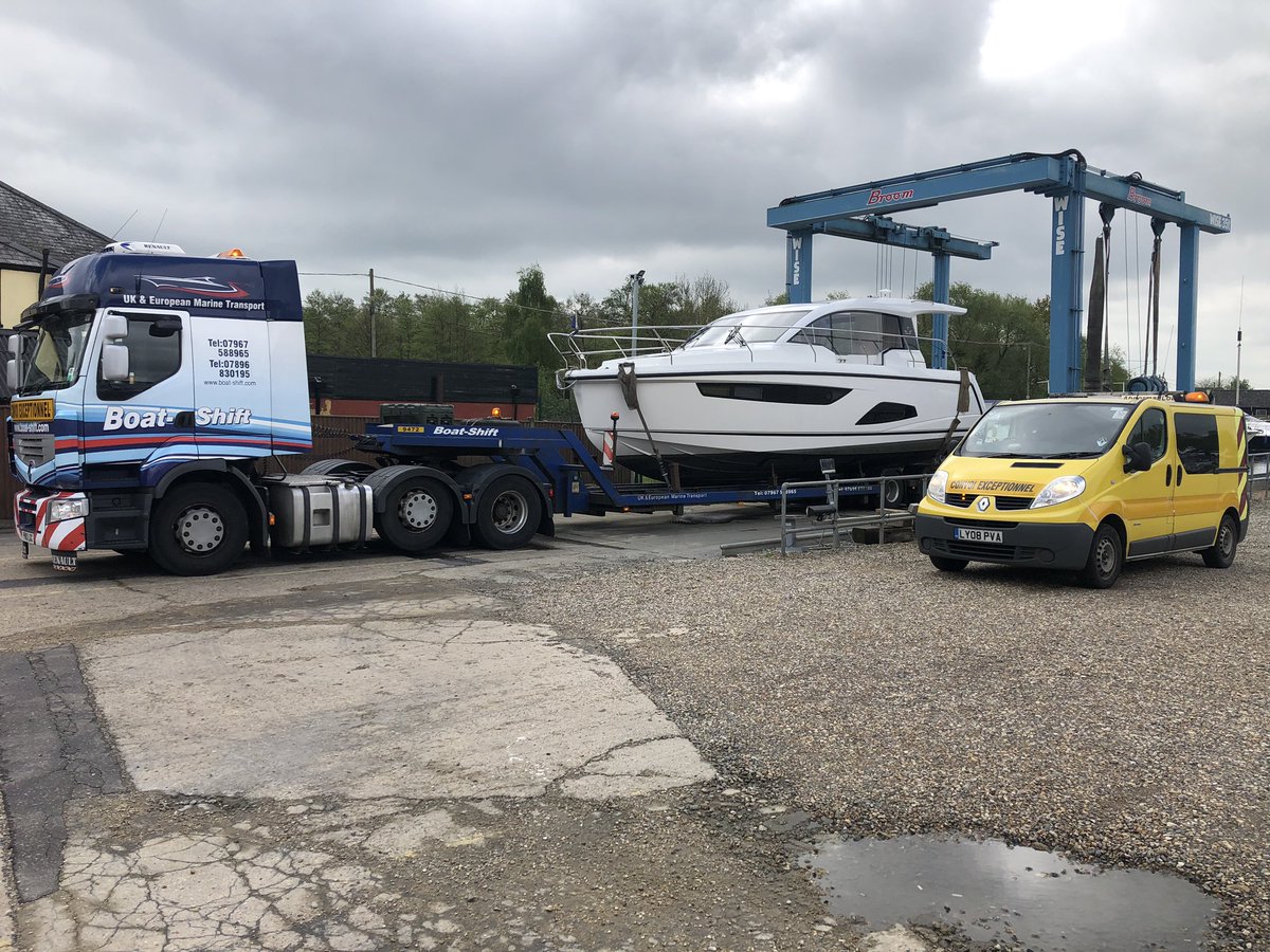 ShiftBoat's tweet image. Loaded in Brundall this morning with a sealine 330 and escorted it to Lake Windermere where I parted and drove to Kip in Scotland ready to escort the next one