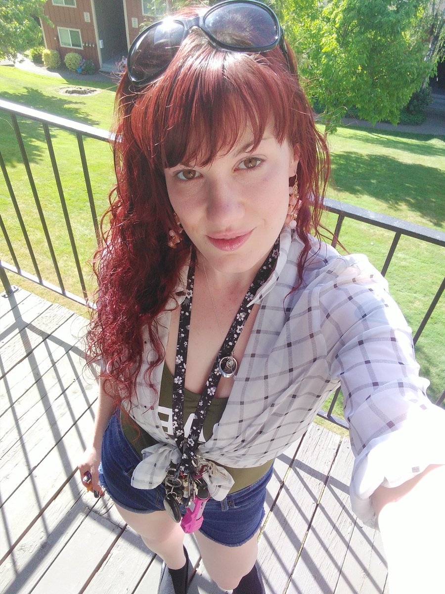 courtney39marie's tweet photo. It's #HottAF😯 out here already! The #Summer🏖️ is gonna be #Crazy😎!!❤️💜💙💝💋 https://t.co/jwTjlxJopC