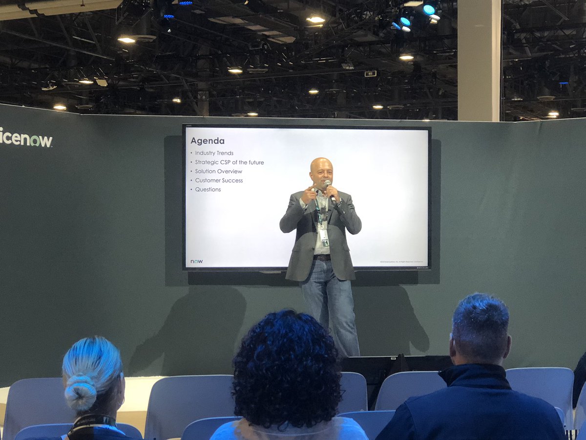 Start and ending the Pavillion theatre at #knowledge19 with the chief innovation office!