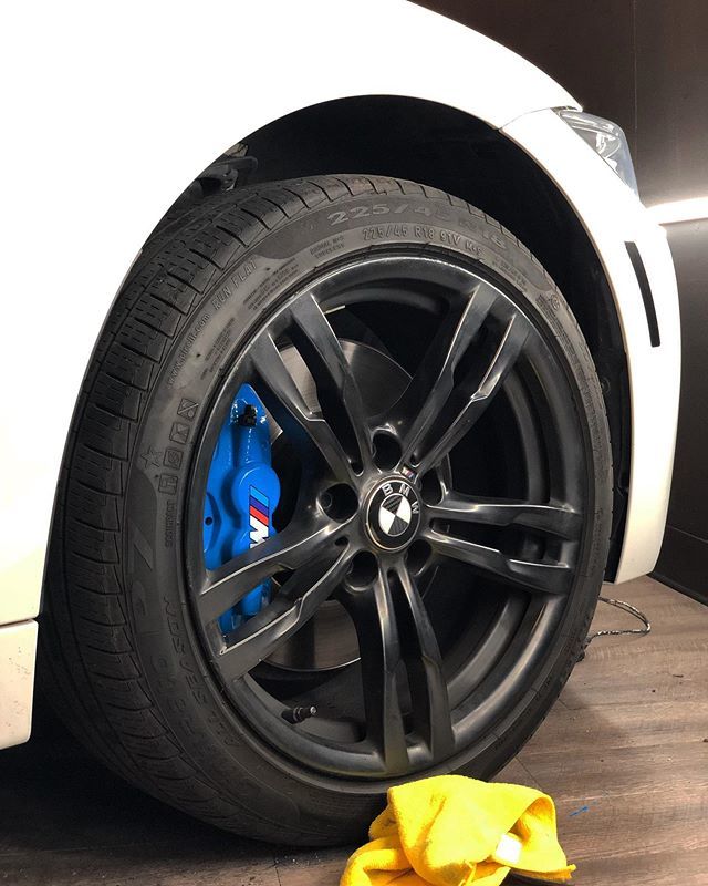 ExecutiveWraps's tweet image. BMW Calipers painted gloss bright blue with custom printed/cut ///M logo 💦 ----------------------------------------------------- @roceuro @wrapchannel @paintisdead @wrapinstitute @metrorestyling  @thewrappromoter @executivewrap ----------------------… bit.ly/2VrLJBF