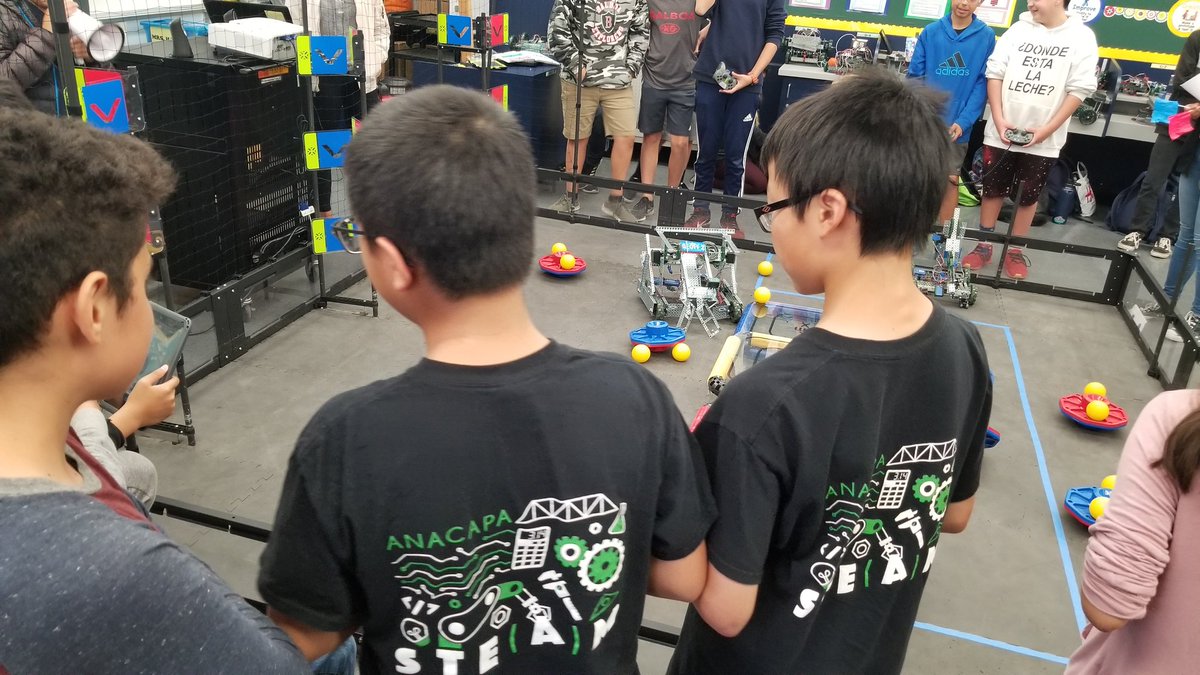 AnacapaSTEAM's tweet photo. Anacapa Steam representing at R.J. Frank Middle School. A little friendly competition &amp; community to inspire next season's robot teams. Thank you for the invite! #venturausd #VUSDstrong #AnacapaMS #pltworg https://t.co/lSY4ni5HcZ
