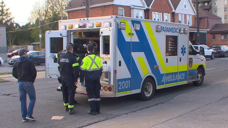 CHCHNews's tweet photo. Inside the ambulance with Hamilton paramedics. @kanoseworthy takes us on a ride along: https://t.co/Jn11ZC1sJl https://t.co/b5NjPo5ofE