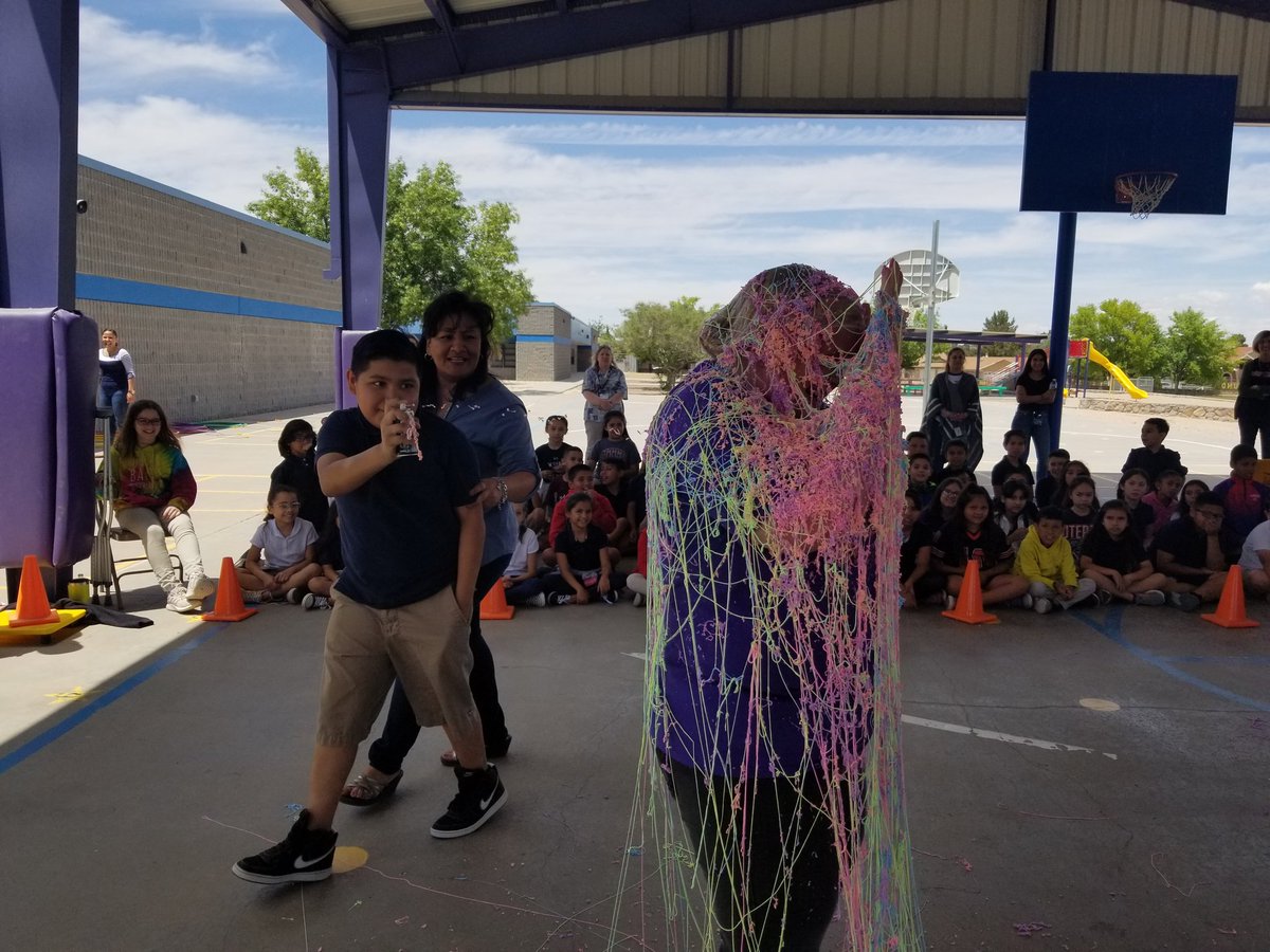 NiDiAcHmTz's tweet image. 5th Grade Rocked STAAR!
So Ms Garcia @OSheaKeleher_ES kept her promise!!!
Way to go CRUSADERS!!!
#wehavethebestprincipal 
#CrusadersPride