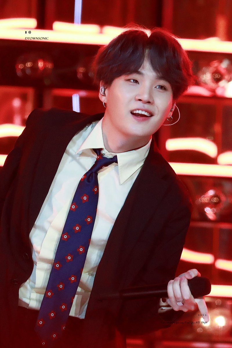 YuNeKo123's tweet photo. ¿Podemos hablar de lo hermoso que es Yoongi, y de lo precioso q se ve sonriendo de esta manera?

@BTS_twt #PremiosMTVMIAW #MTVLAFANDOMBTSARMY #MTVLAKPOPBTS #MTVLAINSTAGLJUNGKOOK https://t.co/aqbBWdBm5c