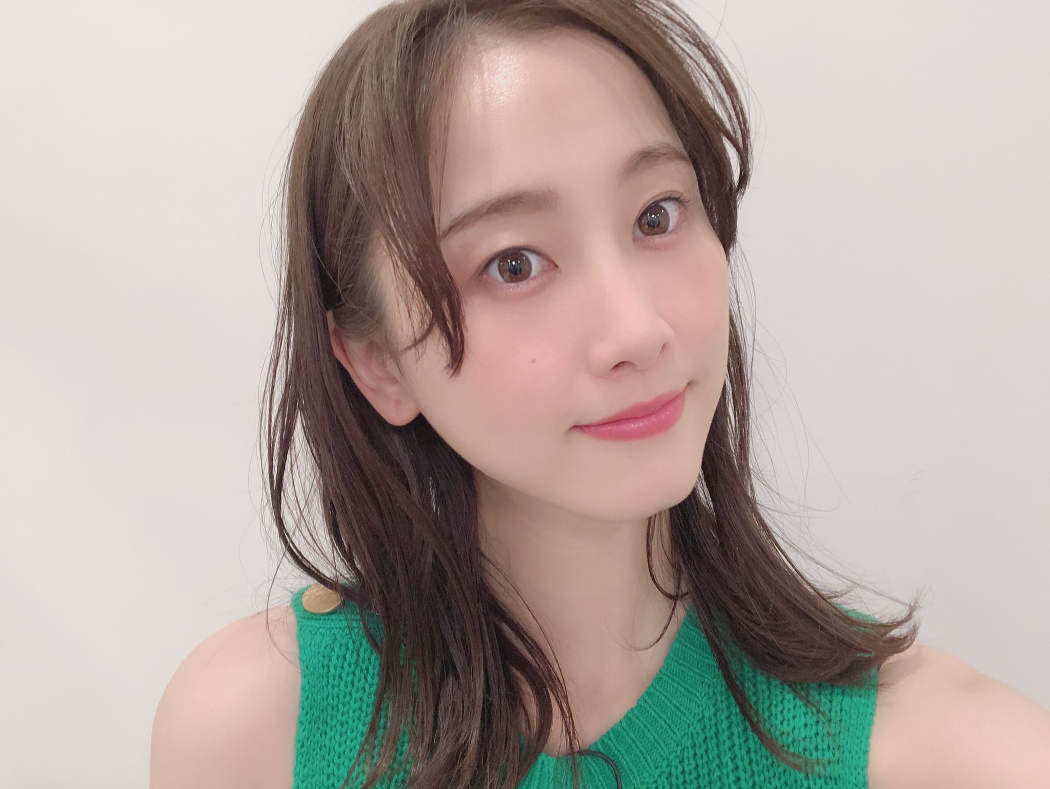 Twitter 上的 松井玲奈 いつかの写真 私は前髪のとこにつむじがあるらしい なにそれ ほんとに 今日は不思議な撮影です 戦いますね T Co Lr8gkjwsbc Twitter