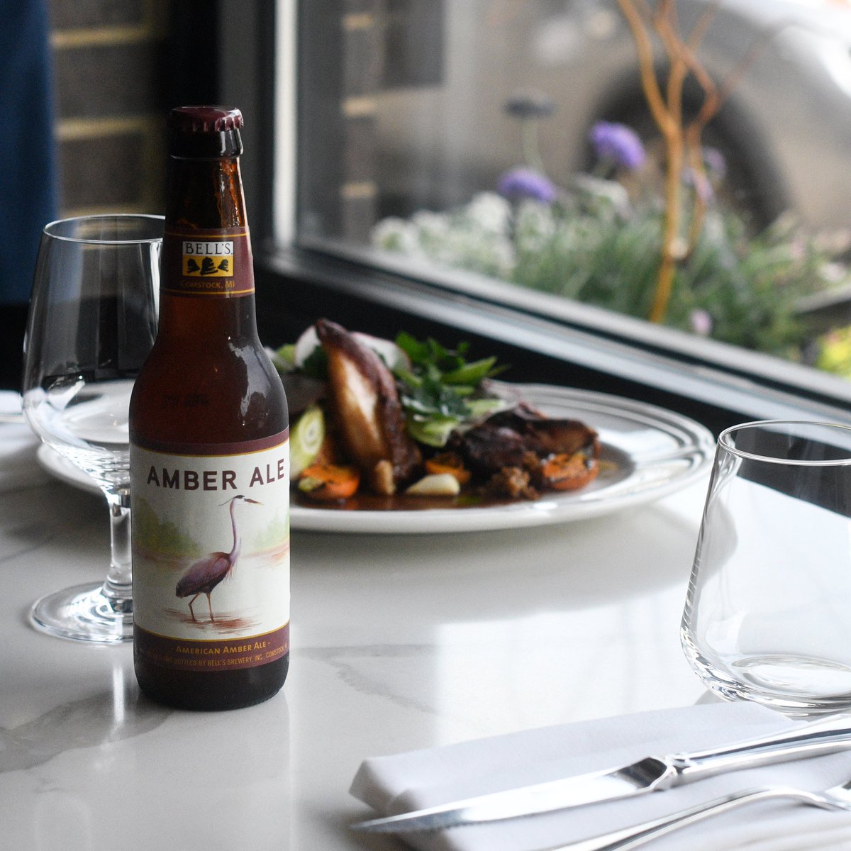theheritagefp's tweet photo. @BellsBrewery Amber Ale features both toasted and sweet caramel notes from carefully selected malts, balanced with herbal and citrus hop aromas.

Enjoy one with The Heritage's roasted chicken with herb salad, roasted carrots &amp; spring onions, jus, and pickled mustard seeds. https://t.co/9XYwDxY0BC