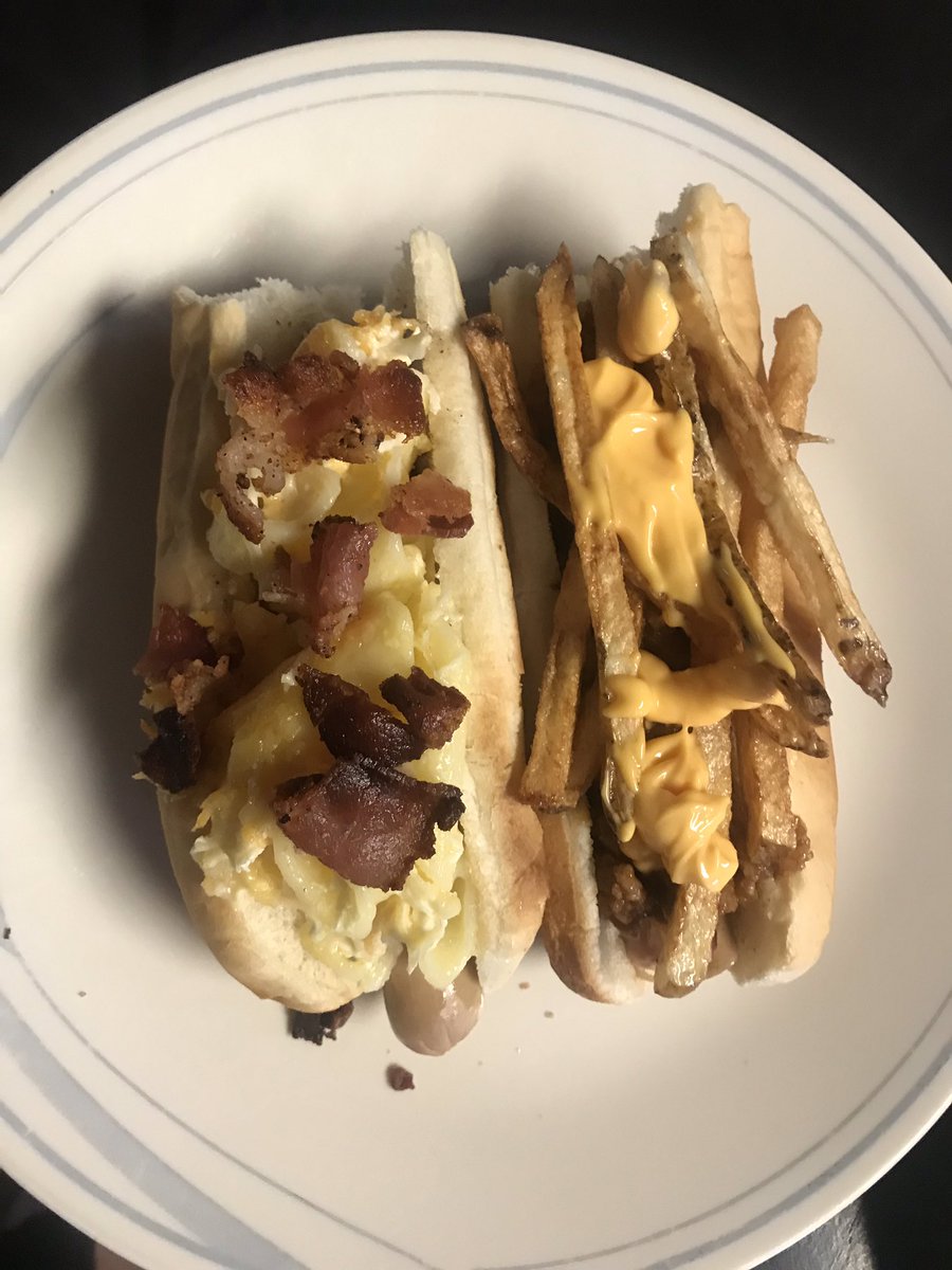 _abbbbbyrose's tweet photo. Just a few of our Hot Dogs 🌭 BLT, MAC Attack Dog, and the “Hangry” Dog https://t.co/8dBtqifSoW
