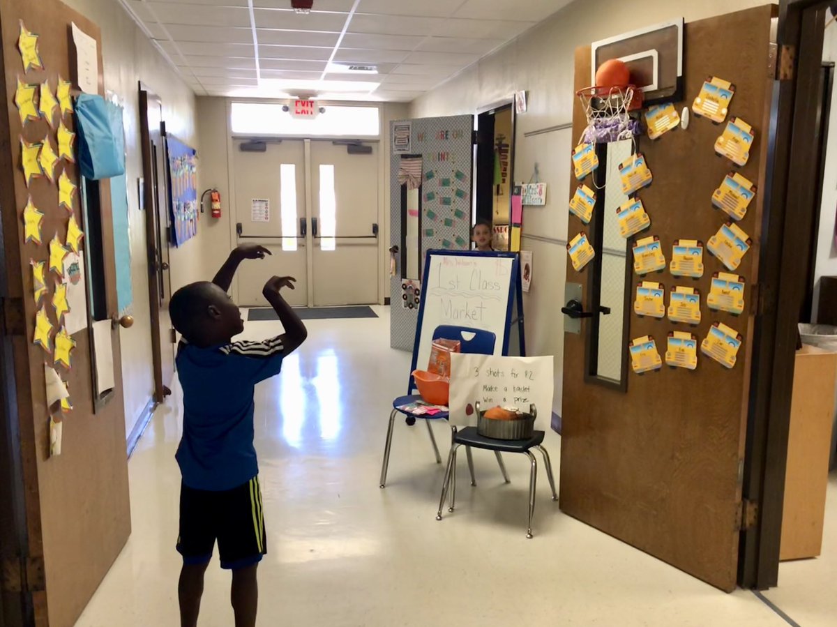 LampasasKWE's tweet photo. The entrepreneurial spirit was alive and well at First Grade Market Days! Creativity, problem-solving, and presentation were a few of the skills being developed. “An investment in knowledge always pays the best interest.”
~Benjamin Franklin #LeadKWE https://t.co/pZIfhphcDX