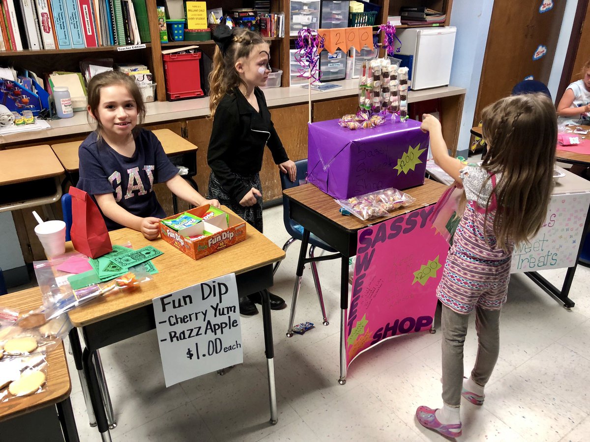 LampasasKWE's tweet photo. The entrepreneurial spirit was alive and well at First Grade Market Days! Creativity, problem-solving, and presentation were a few of the skills being developed. “An investment in knowledge always pays the best interest.”
~Benjamin Franklin #LeadKWE https://t.co/pZIfhphcDX