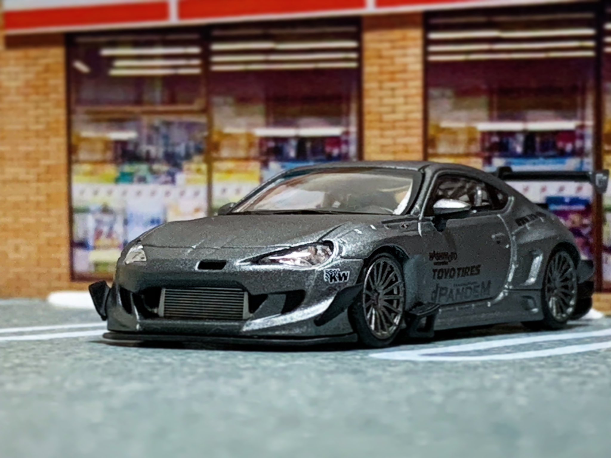 ロケットバニー1/18トヨタ GT 86 PANDEM V3イグニッションモデル IG1356 1/18 PANDEM TOYOTA 86 V3 White With Mr. Miura | LINE
