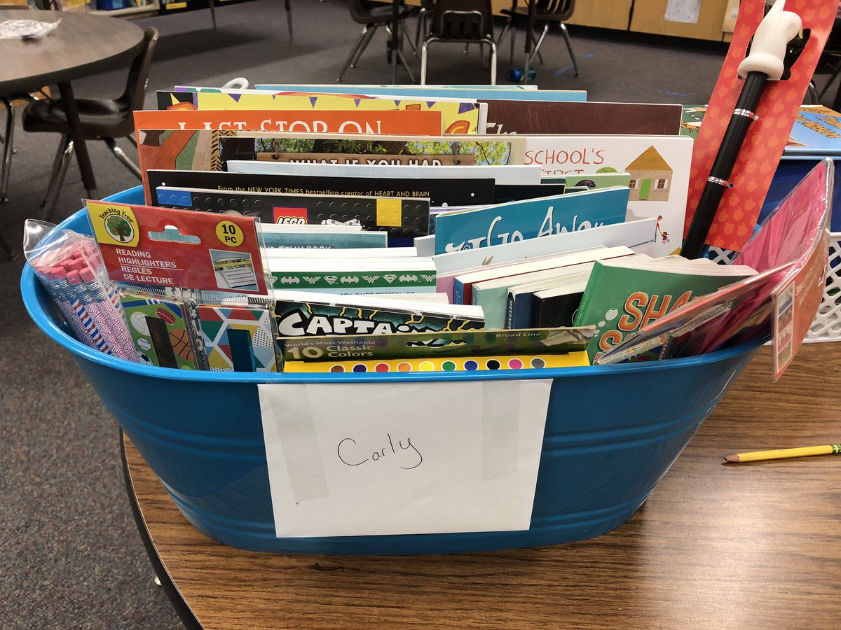 mscrawfords's tweet photo. I am so spoiled!!!! A HUGE thank you to @lmuellerTMP for my parting gift after a fun-filled semester with her class for my student teaching. I am so blessed♥️ #cpsbest #reading #booksonbooks https://t.co/s08WvpFARP