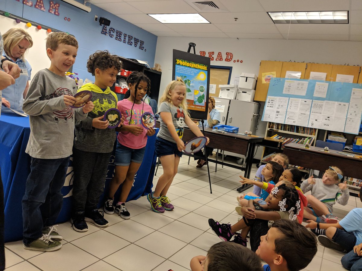 targetandteach's tweet photo. We had a great visit from the @airandspace museum while learning all about plant and animal life cycles today! https://t.co/0uPBJlQY0B