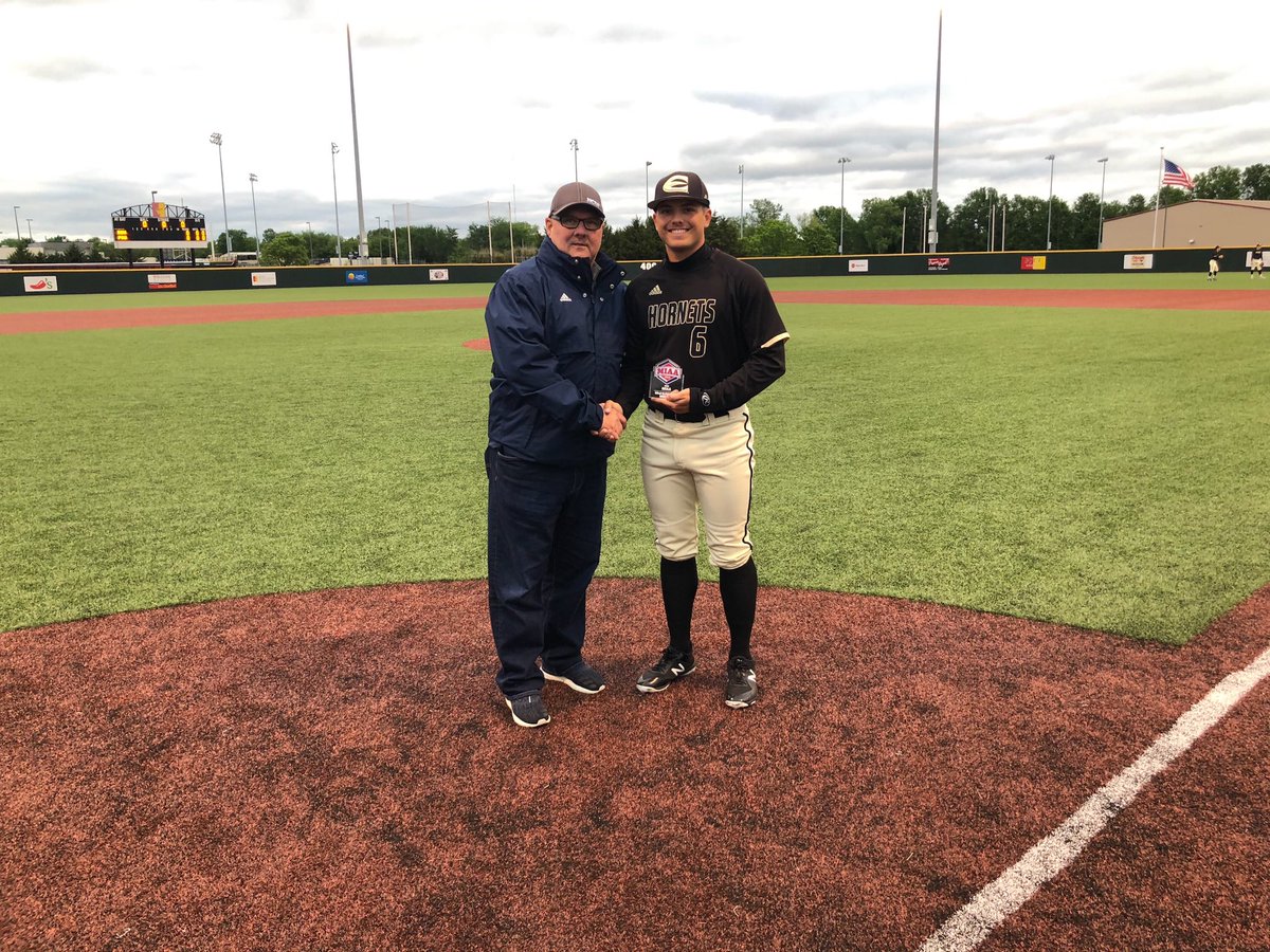 Josh Norlin of ⁦<a href="/ESUBaseball/">Hornet Baseball</a>⁩ receives his Gold Glove prior to tonight’s MIAA Tourney game. Cooper Minnick and Tanner Cairns also earned Gold Gloves but were warming up in the bullpen. #StingersUp