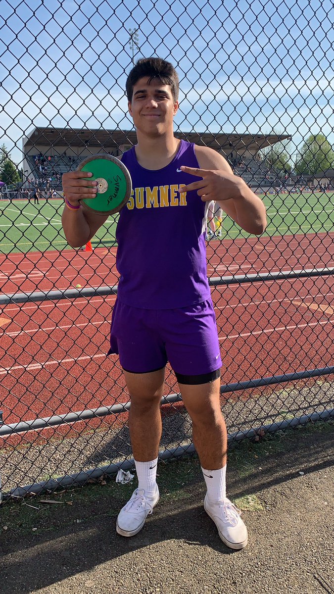 Sumnertrack's tweet photo. Drew Senatore SPSL champion in the discus! Over a 9ft PR...and keeping it stylish in his Vans! https://t.co/1xI6jEhZik