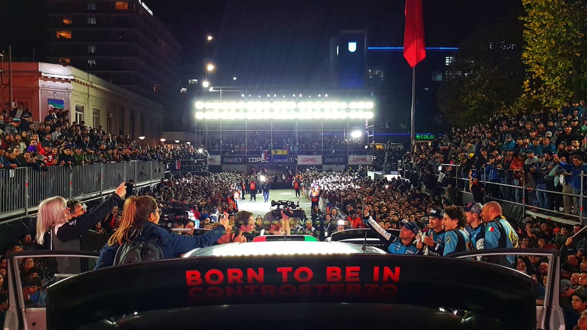 Amazing start ceremony <a href="/RallyMobilChile/">RallyMobil</a> 🇨🇱 Thanks to all the fans! 🙌🏼 #WRCLive #FordPerformance