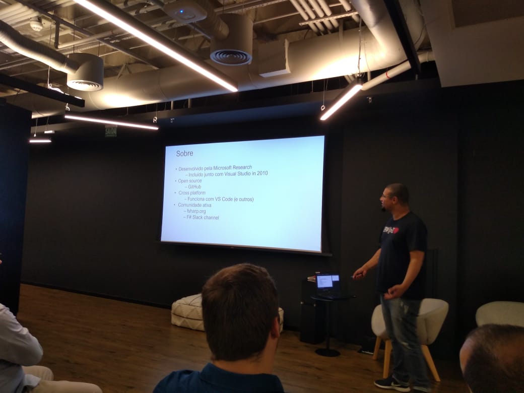 LucasTeles42's tweet image. Sempre bom falar de #Fsharp, meetup incrível do #SampaDevs
