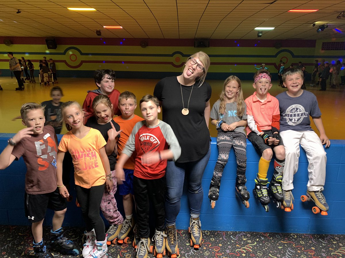 schemmeltweets's tweet photo. Can’t believe I only have 15 school days left with these goof balls #SchemmelsSharks #LSSharks #skatenight https://t.co/kBg7Y7Xa68