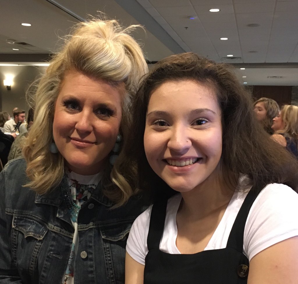 This is my punishment for only writing one sentence about how amazing Kinnear is. Even though I don’t like this picture, she deserves a tweet. #GEFtop25