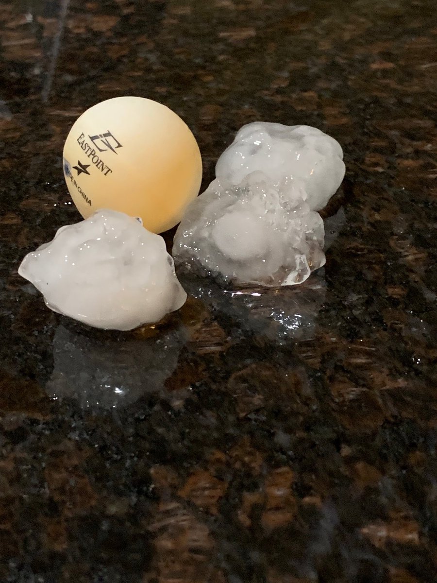 weiswarrior14's tweet photo. Hail the size of a ping pong ball ⁦@TravisABC13⁩ https://t.co/OVdx5P7dDR
