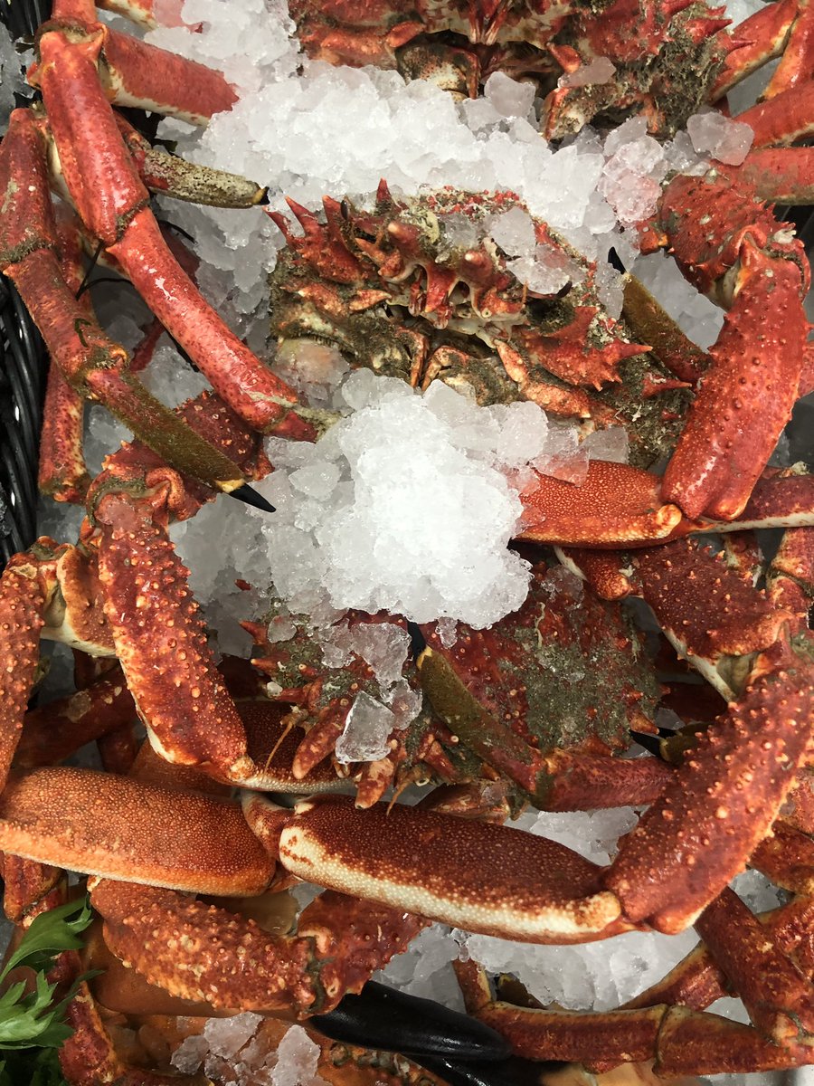 Passion4fish's tweet photo. Heaps of spiders and lobsters on the counter today thanks to @cornish_lobster #AndrewsCatch #NewlynsFinest https://t.co/pCmyFlvQtf