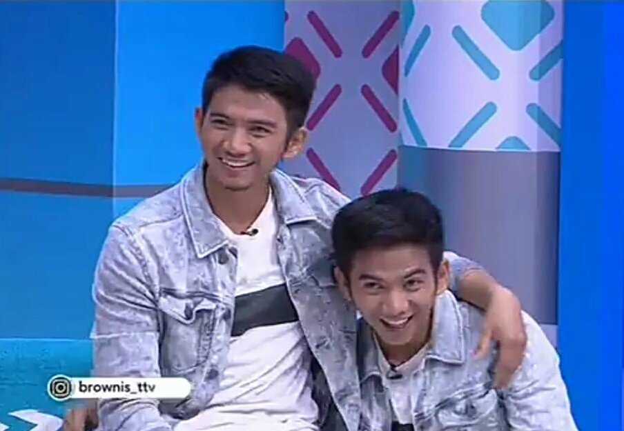 Ofc_K2rl_JbiKrc's tweet photo. Kompak selalu kesayangan
#RizkiRidhoSurgaTanpaHisab https://t.co/yVxyh4dQXg