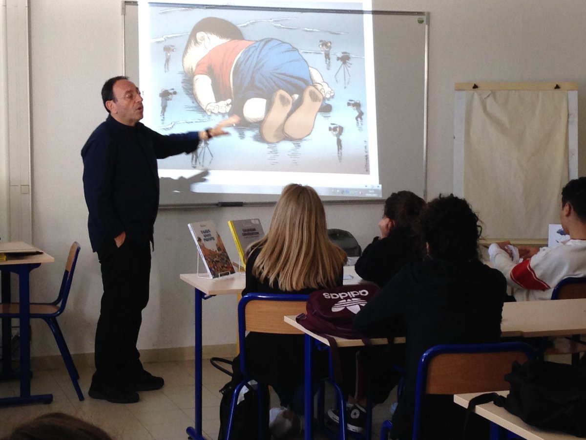 ClasseMediasMau's tweet photo. Rencontre exceptionnelle, pdt Semaine de la mémoire, avec @michelkichka où il a été question de #dessindepresse, de liberté d'expression, de @CartooningPeace , de ses #BD .... interview finale par Louna bientôt en ligne!! @clemi_nice  @AcademieNice @mgen_06 #EducMediasInfo https://t.co/0NCVzDiz9D