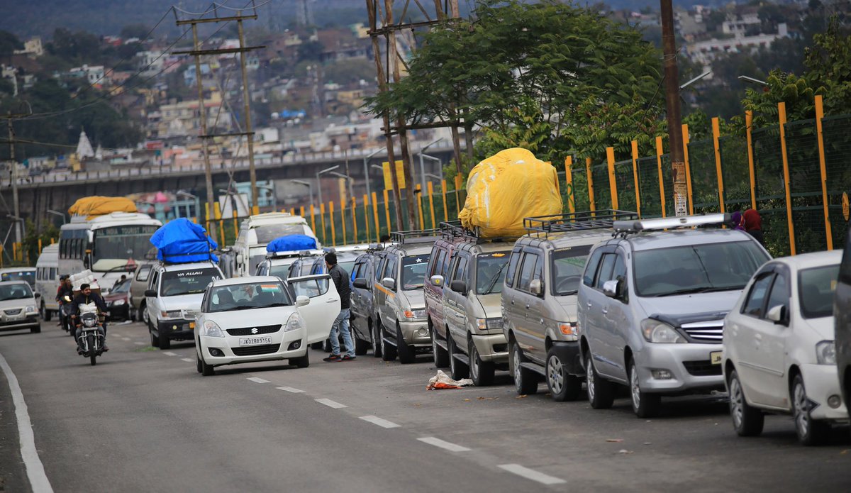 ians_india's tweet photo. #Jammu-#Srinagar highway remained closed for a second consecutive day on May 10 due to landslides in #Digdol area of #JammuandKashmir's #Ramban district.

Photo: IANS https://t.co/eGWU7aparN