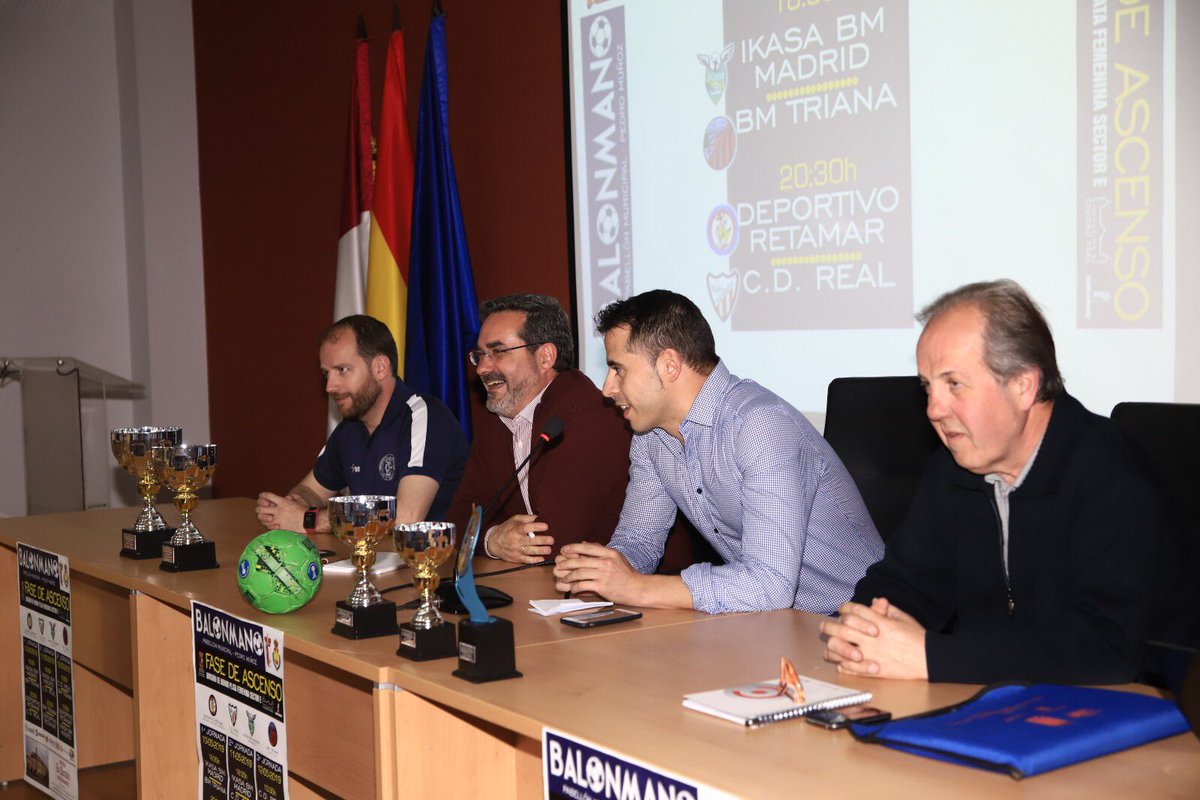DtvoRetamar's tweet photo. Presentación de la Fase de Ascenso a DHPFem Sector E @RFEBalonmano que se va a celebrar en nuestra localidad desde hoy hasta el domingo. 

Bienvenidos a Pedro Muñoz:
@iKasaBMMADRID
@BmTriana 
@CDREAL1 https://t.co/uz6CRqSbyh