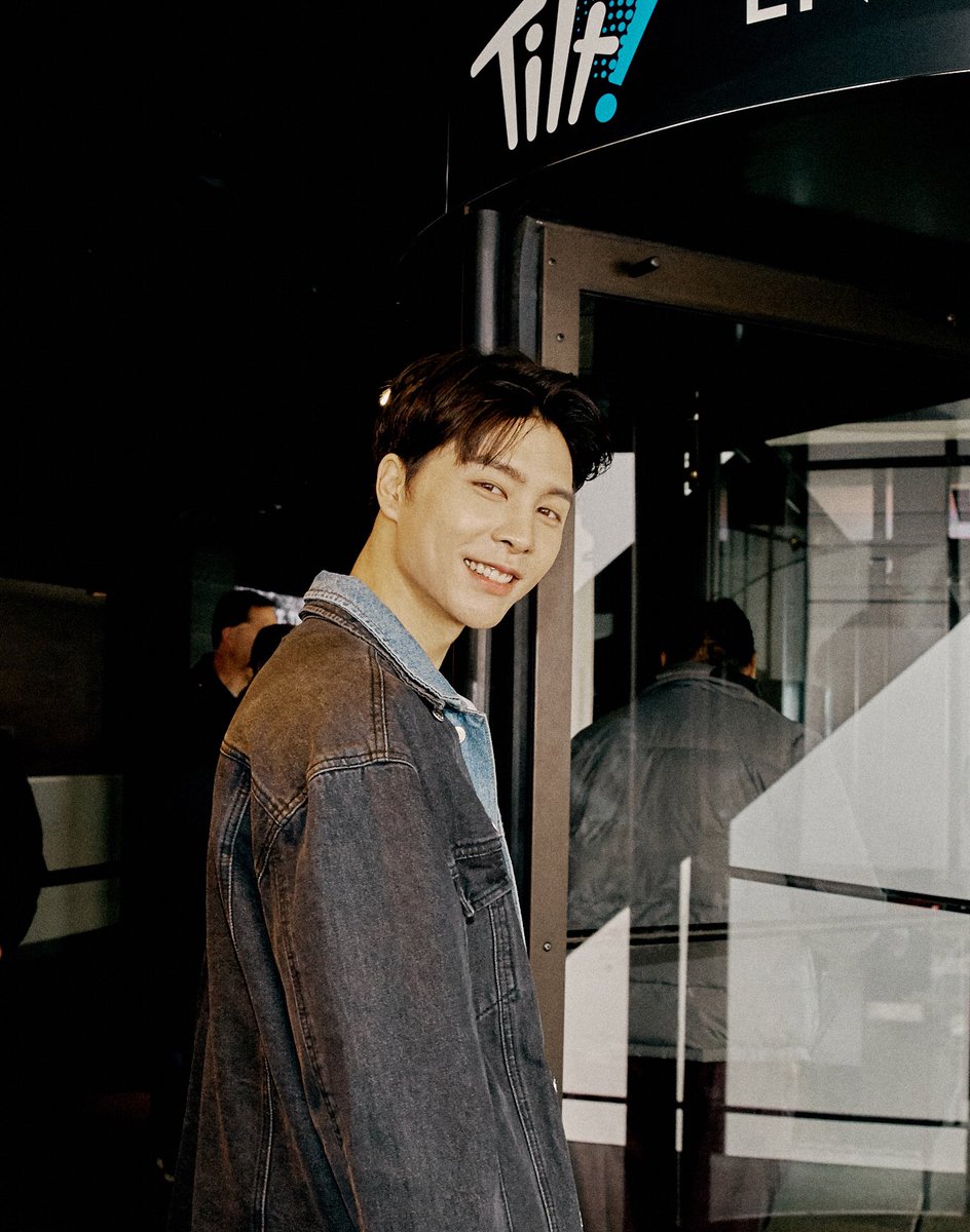 NCTsmtown_127's tweet photo. The rain couldn't keep us from exploring the windy city~~

#CHICAGO
#NEOCITYinCHICAGO
#JOHNNYinCHICAGO
#WE_ARE_SUPERHUMAN
#NCT127_SUPERHUMAN
#SUPERHUMAN
#NEOCITYinUSA #NCT127inUSA 
#NCT127 #NCT https://t.co/6bfb32Y7CI