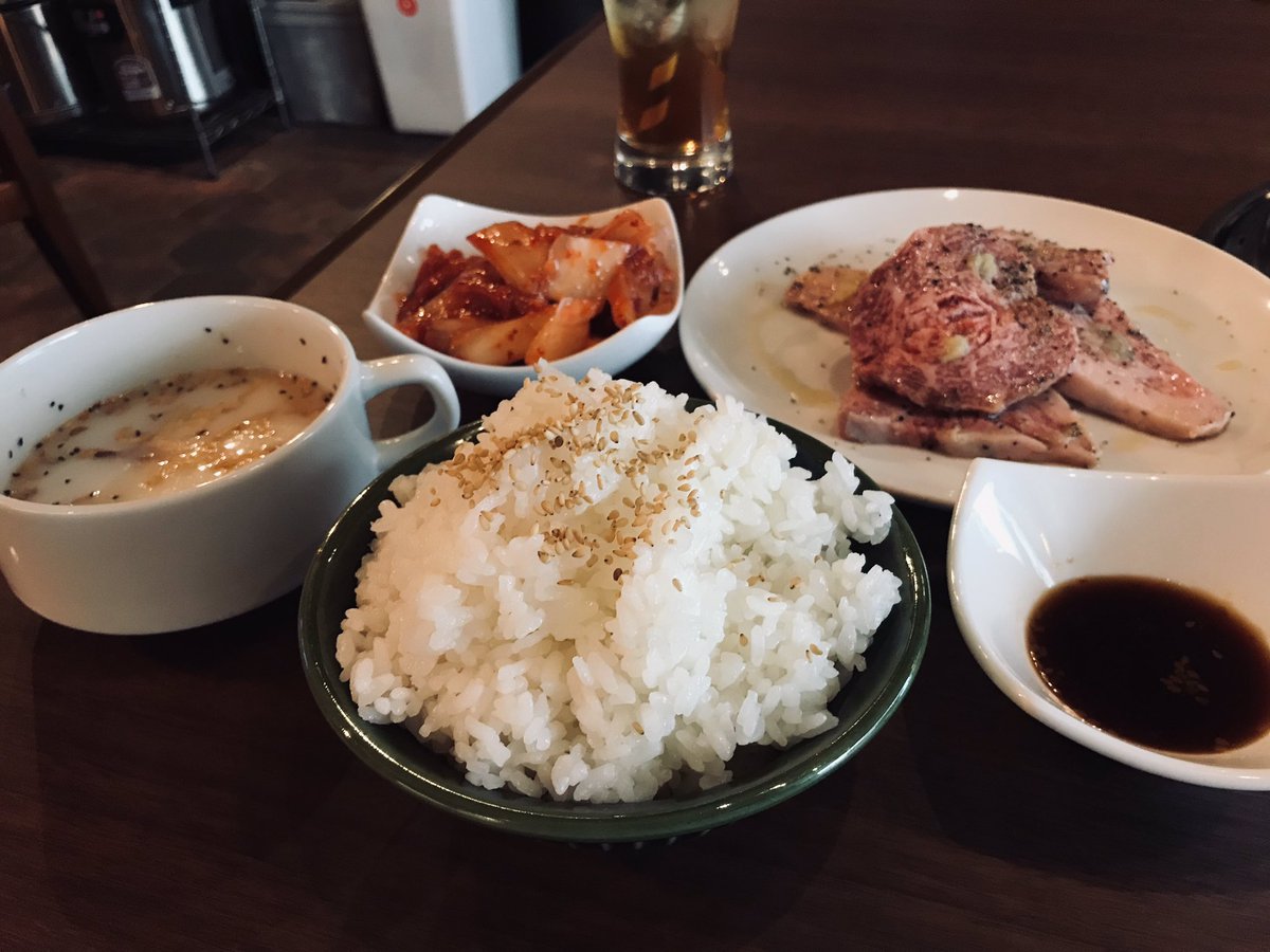 神牛前三丁目。よろにくでお世話になった染谷さんがやってる焼肉屋。とても美味しいです。ロケ地としても是非。笑
いまランチ頂いてます。