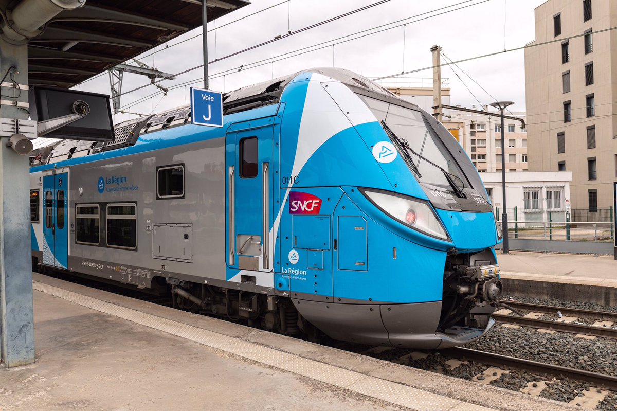 RerSud's tweet photo. Participez à notre grande enquête sur les #mobilités et l’usage du #ter entre #Lyon et St-Etienne 👉🏼 https://t.co/PgO1KC2hW3 #transport https://t.co/FeNLveOl31