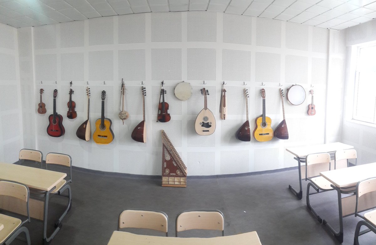 Sayın Valimiz <a href="/gul_davut/">Davut GÜL</a> katkısıyla harika bir müzik sınıfına kavuştuk. Bir çok enstrüman gönderildi. Okulumuz ve öğrencilerimiz adına teşekkür ederiz. Hacı Kemal Kadooğlu Ortaokulu.