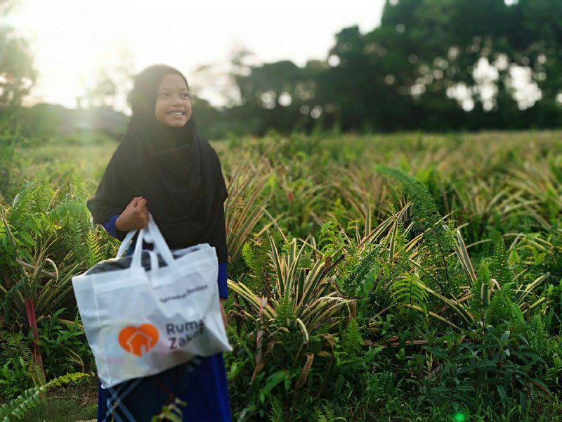 rumahzakat's tweet image. #KLY Alhamdulillah, (09/05) Rumah Zakat berbagi kebahagiaan dengan menyalurkan Bingkisan Kado Lebaran Yatim sebanyak 30 paket kepada anak-anak yatim dhuafa di Jl. Purnama, Masjid Jamiatus Shalihin, Purnama Agung 7 Pontianak Selatan.