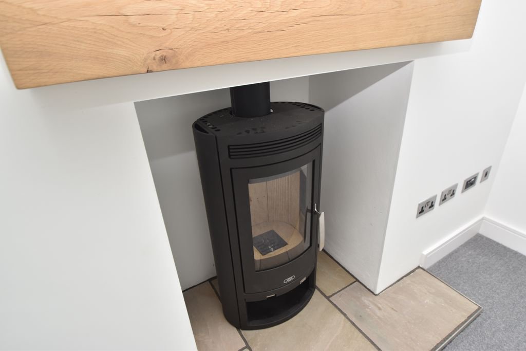 NicolandCo's tweet photo. Final plot now released at Bredon View in Drakes Broughton. This exciting development by award winning builders @msquaredhomes  The third and final plot is now available. 
Caldwell is on for £725,000 with viewings to be arranged via our New Homes Dept. 01905 930404 https://t.co/yoKQerizmP