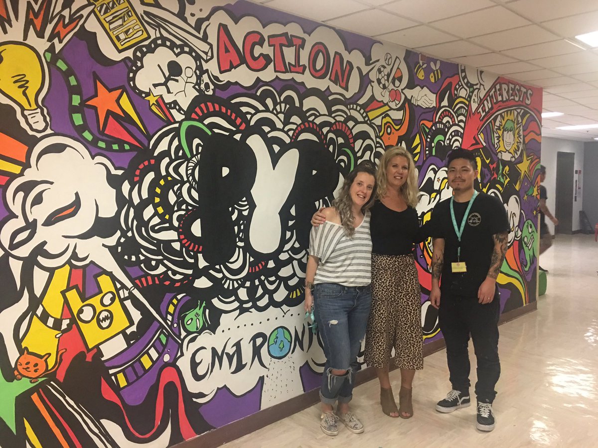 alytree's tweet image. BOOM!! 300+ students, 2 Artists, 4 teachers, 5 days... x 2 walls DONE simultaneously!! 100% all kid designers CDNIS ❤️s  @Makerspaces_com #cdnisprojectinnovate #ArtsEd @SecretWallsAU @incredartdept