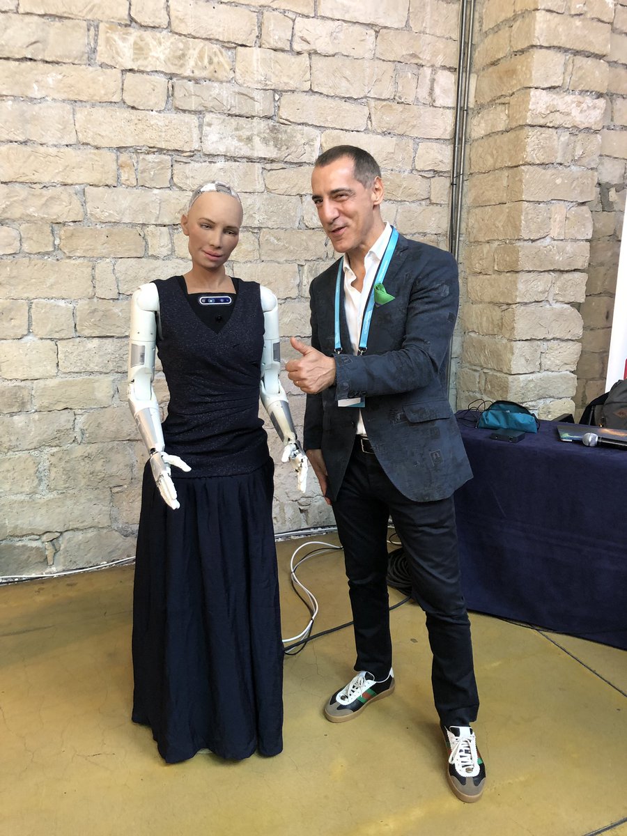 EliasNeocleous's tweet image. Our Managing Partner Elias Neocleous welcomes Sophia to Limassol #limassol #reflectfestival #realsophiarobot