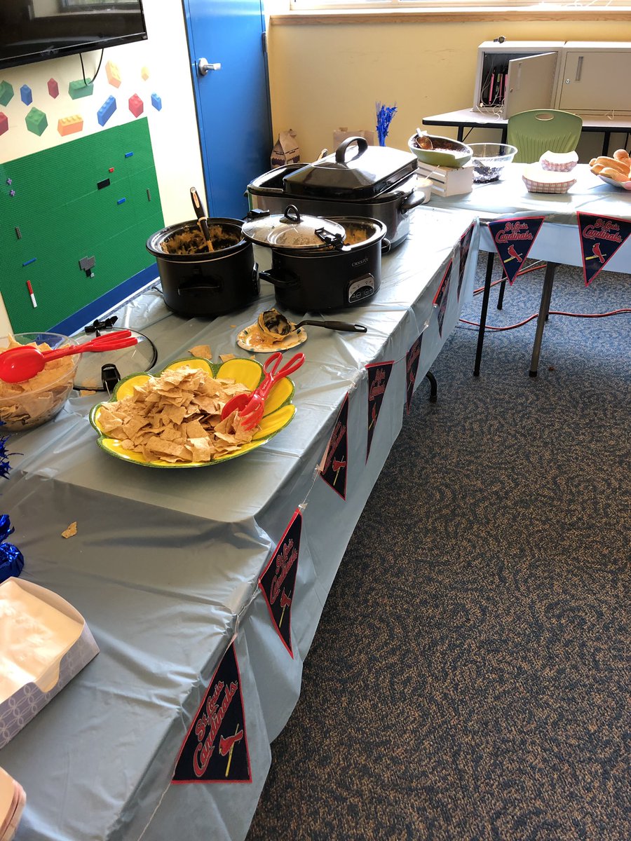FMTFalcons's tweet photo. Wow!! Fairmount is so lucky to have such a great PTO. We have been spoiled this week with all the yummy treats and lunches for Staff Appreciation Week! #FMTcommunity #FMTpride #FHSDcommunity https://t.co/vX5T0I2Upw