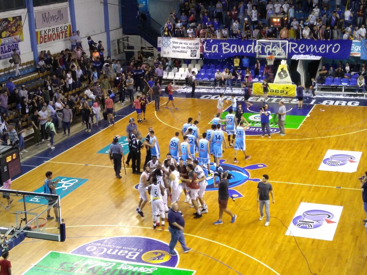 gonzalocontra's tweet photo. #LNB 🏀 FINAL @ClubRegatasCtes (21-16) 73 @CSM_Corrientes (19-18) 79 en el #Contte‼️ El Fantasma visitará a @basquetcomu1 y el Rojinegro a #LaUnión en #Formosa 📻 @LaRedCorrientes 107.1 MHZ https://t.co/MnUQtZC27G