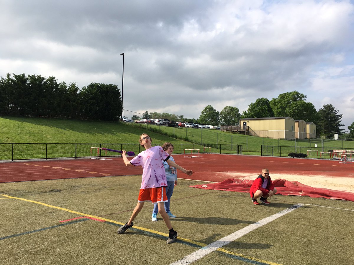 HubsUnified's tweet image. Rocking our @HUBS_SGA #BeSmartDontStart shirts for our last tuneup before the @SpOlympicsMD #UnifiedTrack State Championships on 5/14! #