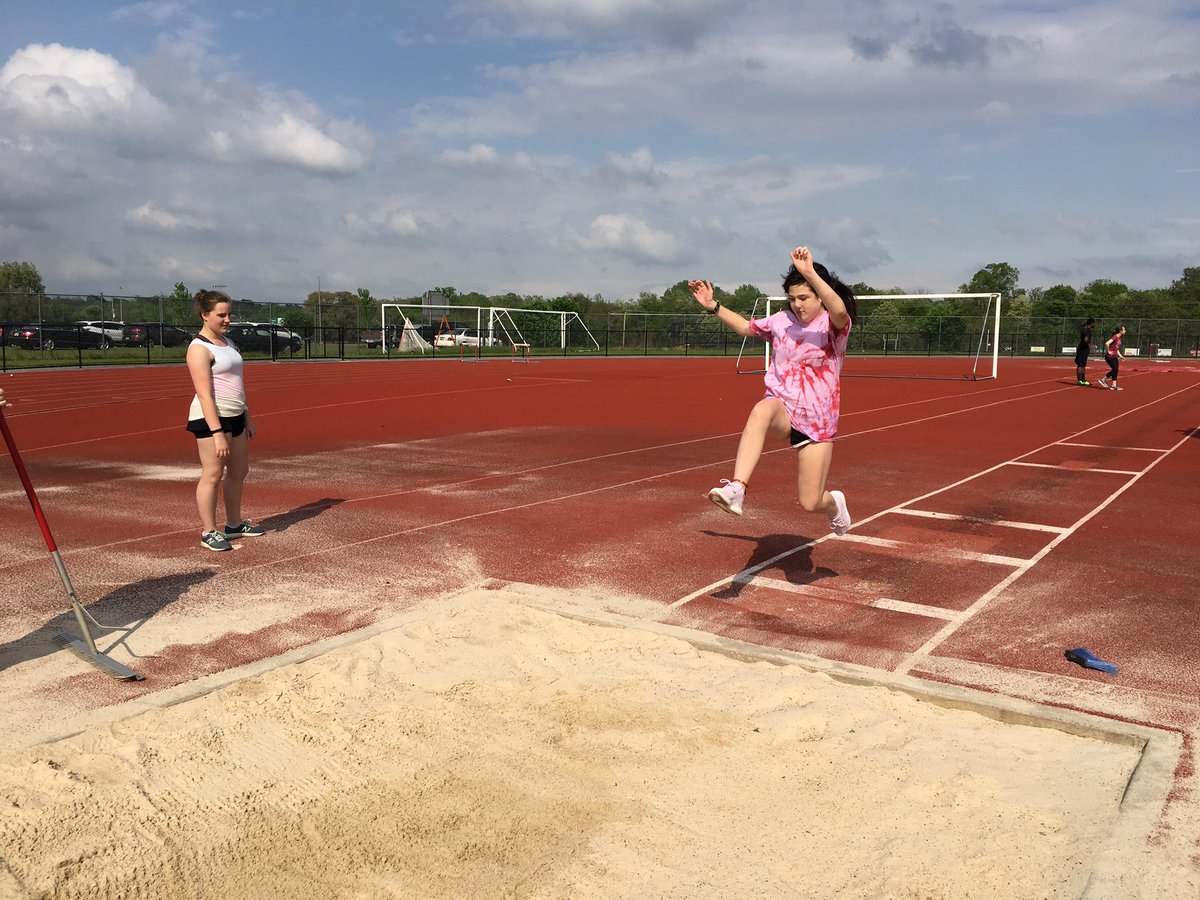 HubsUnified's tweet image. Rocking our @HUBS_SGA #BeSmartDontStart shirts for our last tuneup before the @SpOlympicsMD #UnifiedTrack State Championships on 5/14! #
