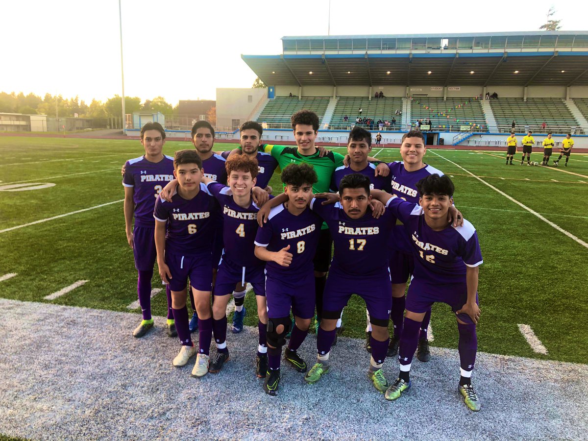 HighlineSoccer's tweet photo. Here we go! #winorgohome #gopirates https://t.co/DlRj83FpCs