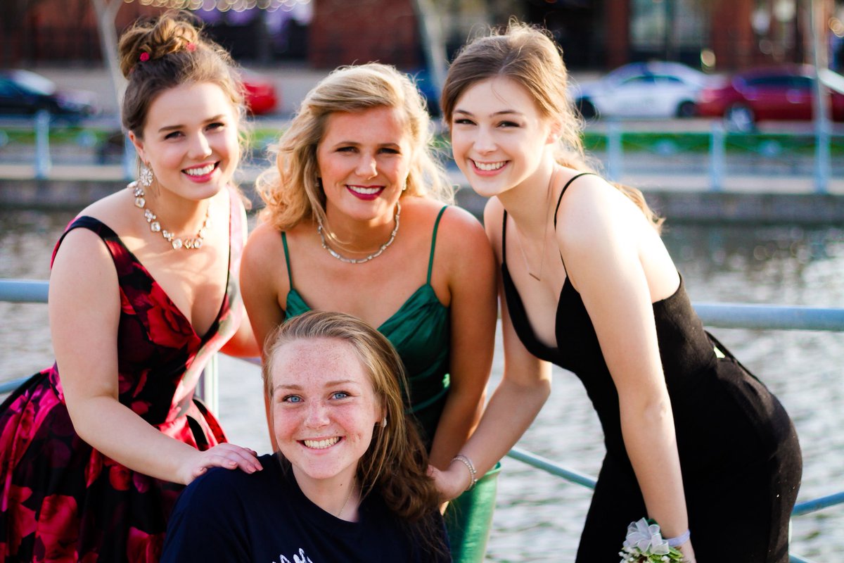 AileenPuscian's tweet photo. #fznseniorslideshow19 https://t.co/XDEs0jB7X5