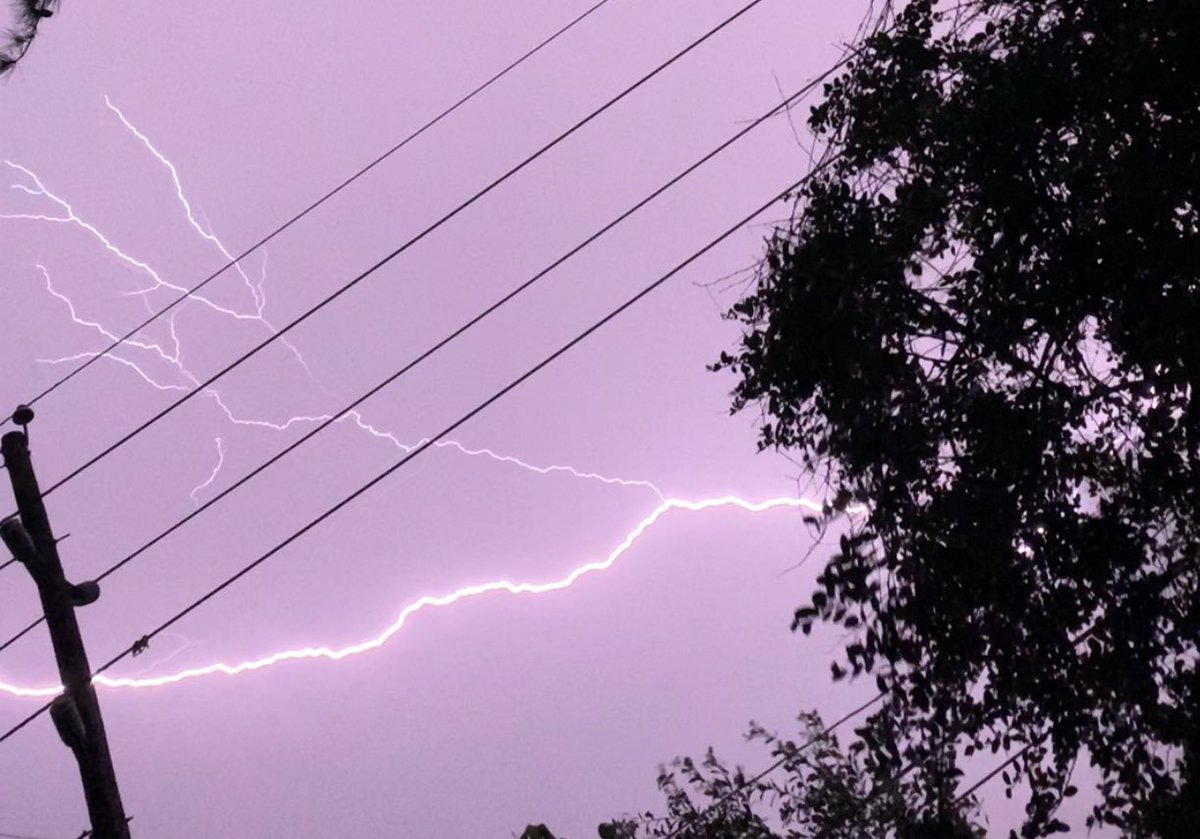 jfmarshall90's tweet image. “No one’s ever really gone” @HamillHimself I took this shot from house. @starwars #darthsidious #riseofskywalker #forcelightning