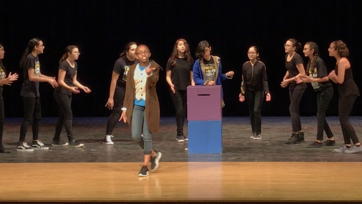 msgmakeshistory's tweet photo. So proud of Hamilton Club! History definitely has its eyes on this group of talented students! Thank you again Ms. Burandt for including us tonight in your show! @Kirsten09103907 @HamiltonMusical #HamiltonClub #Nonstop #jagsbreakthrough #MarchasMarvels https://t.co/mj4dQMez0M