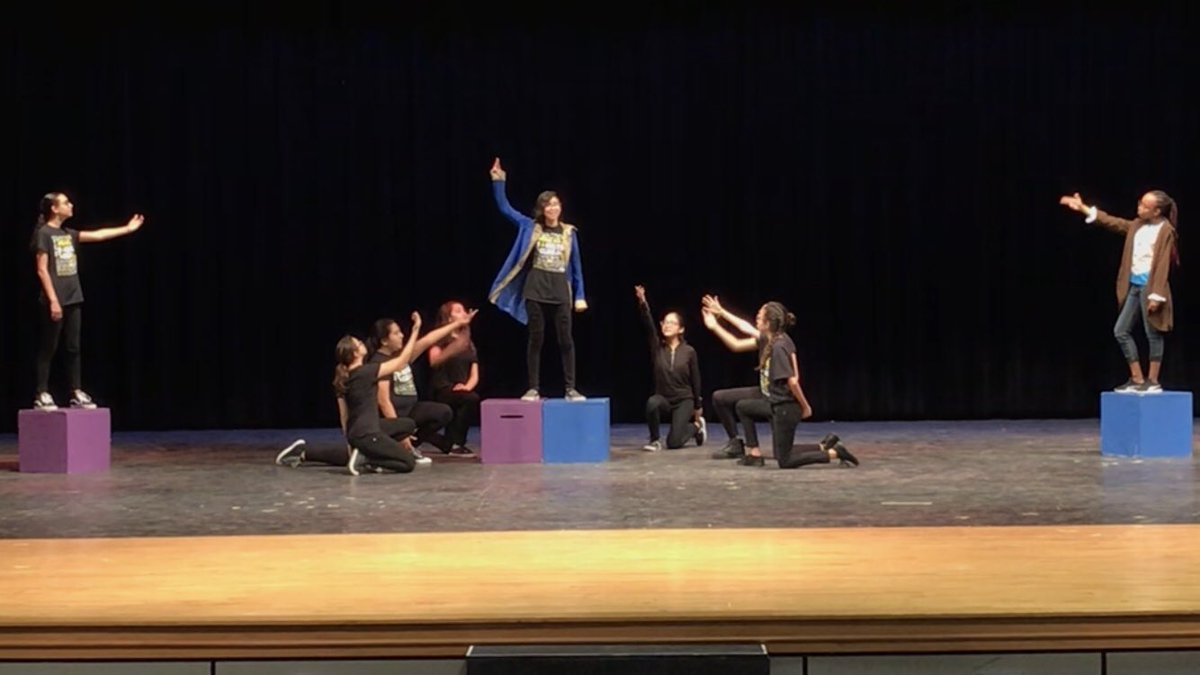 msgmakeshistory's tweet photo. So proud of Hamilton Club! History definitely has its eyes on this group of talented students! Thank you again Ms. Burandt for including us tonight in your show! @Kirsten09103907 @HamiltonMusical #HamiltonClub #Nonstop #jagsbreakthrough #MarchasMarvels https://t.co/mj4dQMez0M