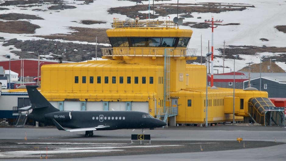 FrankReardon1's tweet photo. Spotted taxiing to Runway 34 in #Iqaluit #Nunavut #OOVRO Dassault Falcon 2000LX #F2TX Owner: Abelag Aviation from Zaventem, Belgium
@abelagaviation @luxaviation_UK
MAY.9.2019 #YFBSpotters #AGEEKS #Yellowsubmarine https://t.co/eMJK8Y5JPX