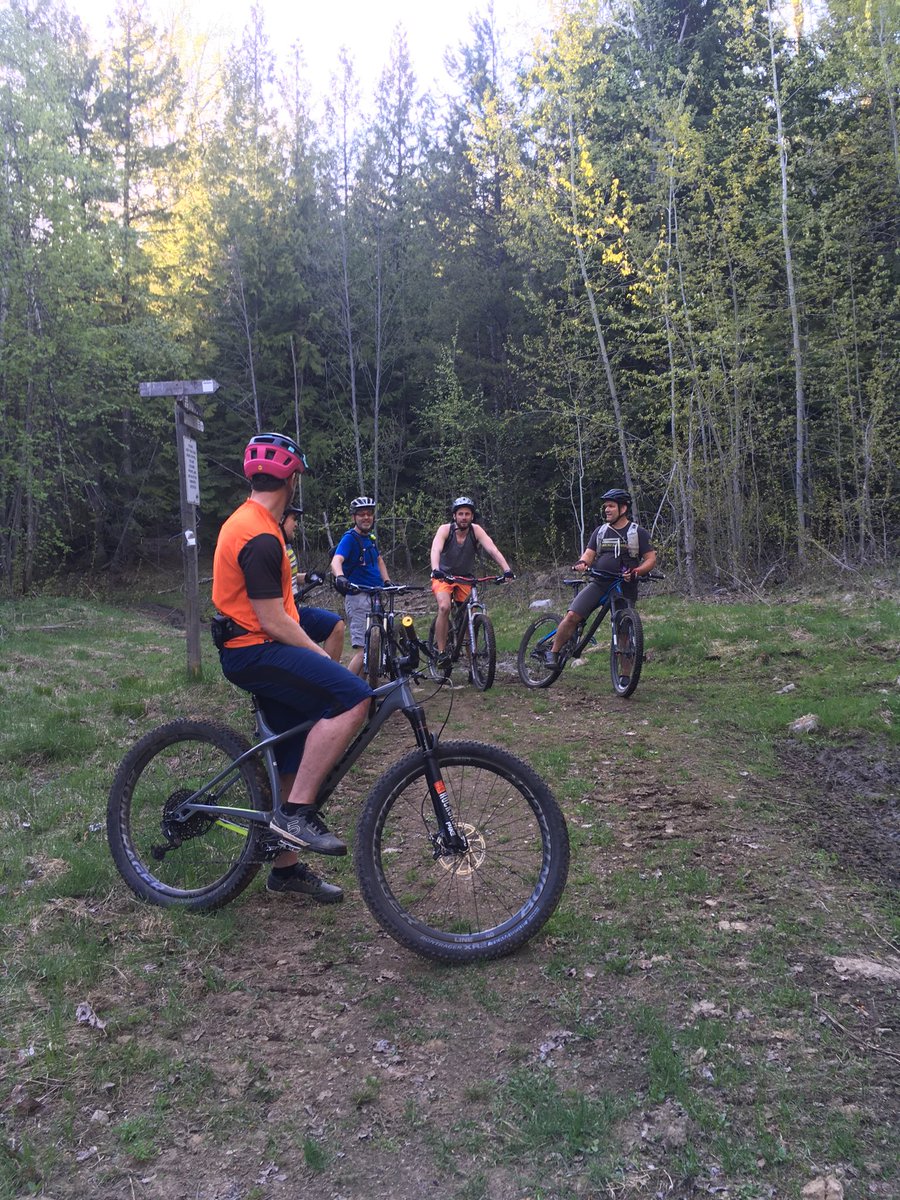 LaurieMac49's tweet photo. Rossland ride after amazing day with ⁦@TheTrustInfo⁩ play leadership with #healthpromotingschools #sd6outside #sd6learns ⁦@SD6Turner⁩ https://t.co/05Rvv7W55R