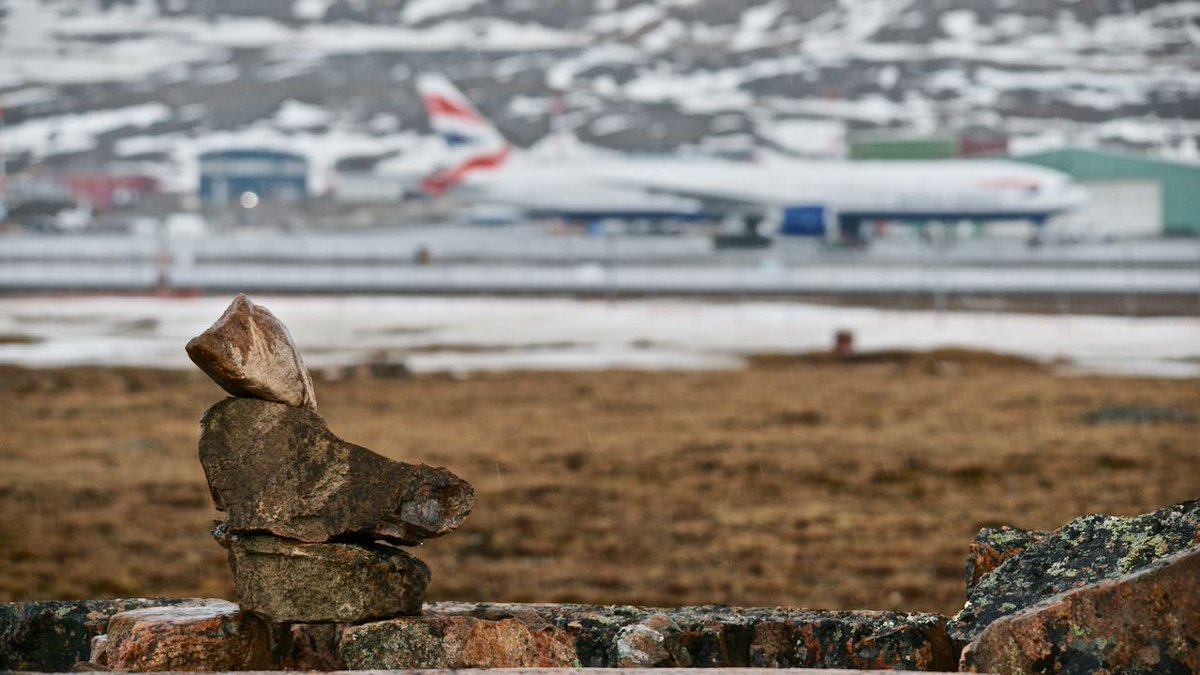 FrankReardon1's tweet photo. A rock formation I created that looks like a #Planespotter checking out the @British_Airways flight #BA273 #B777-300ER #GSTBL parked at the @fbts_Iqaluitfbo in #Iqaluit #Nunavut on MAY.9.2019 #YFBSpotters @TomPodolec https://t.co/6RhpRZroJZ