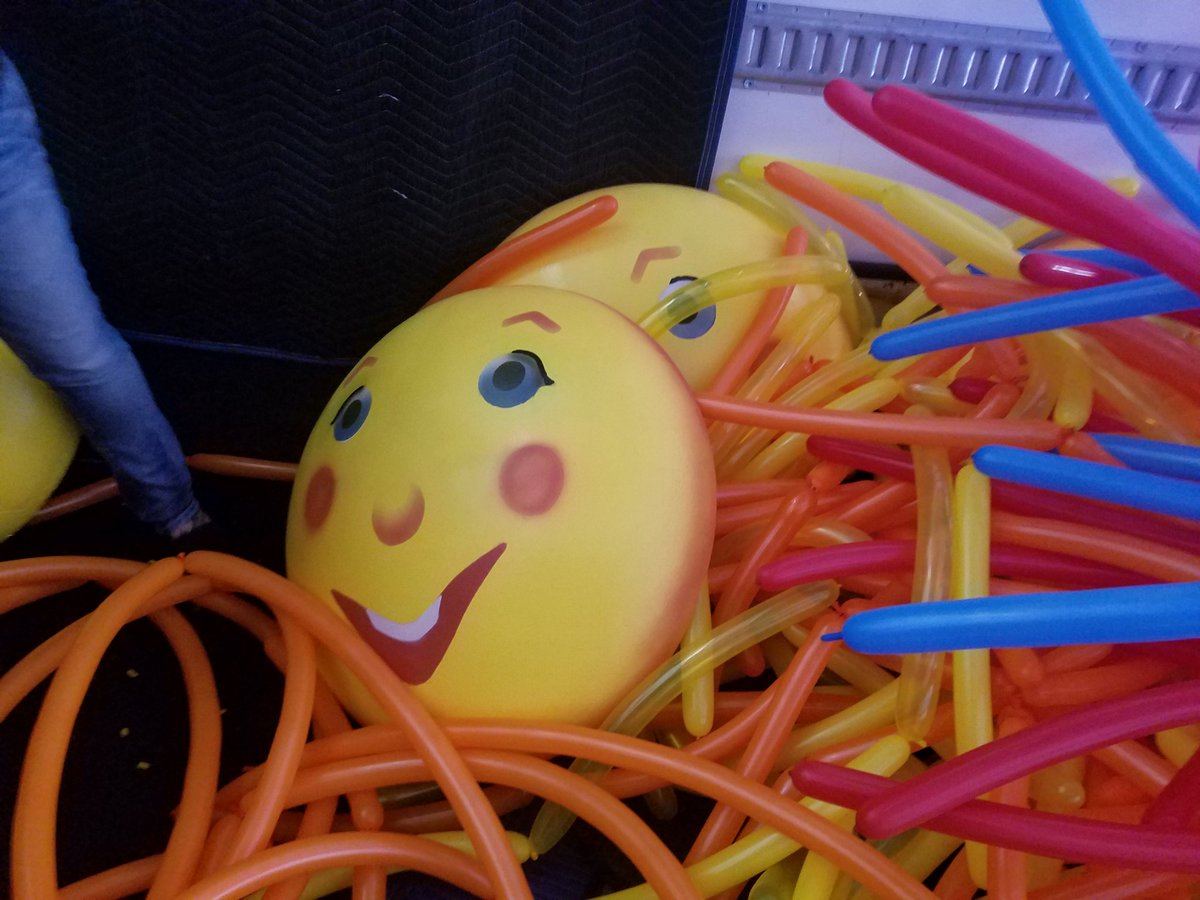 MidniteRavyn's tweet image. If you have seen #ShowDogsMovie, this may look VERY familiar! I JUST found them in my camera LOL (yes, that's MY duct taped hand 😂! #StageBuilding #SetDesign #BalloonBooBoo #OneTakeShot