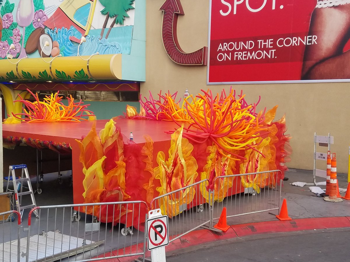 MidniteRavyn's tweet image. If you have seen #ShowDogsMovie, this may look VERY familiar! I JUST found them in my camera LOL (yes, that's MY duct taped hand 😂! #StageBuilding #SetDesign #BalloonBooBoo #OneTakeShot